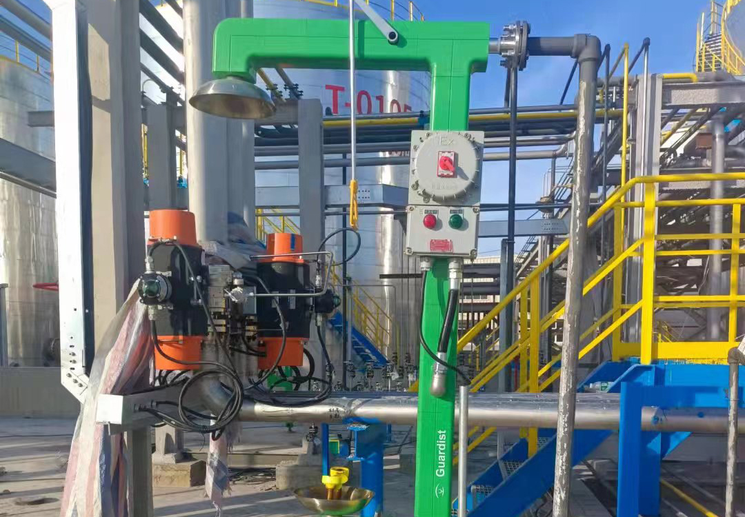 Аварийный душ и фонтан для глаз
